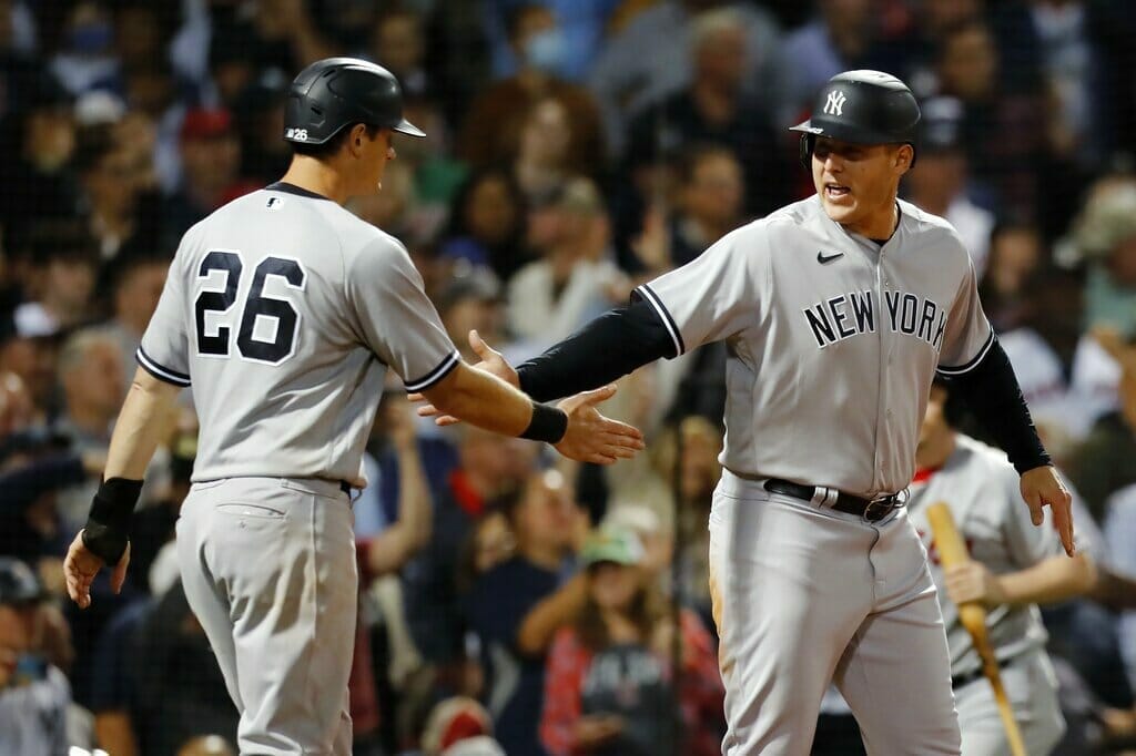 Anthony Rizzo firmó por dos años con Yankees