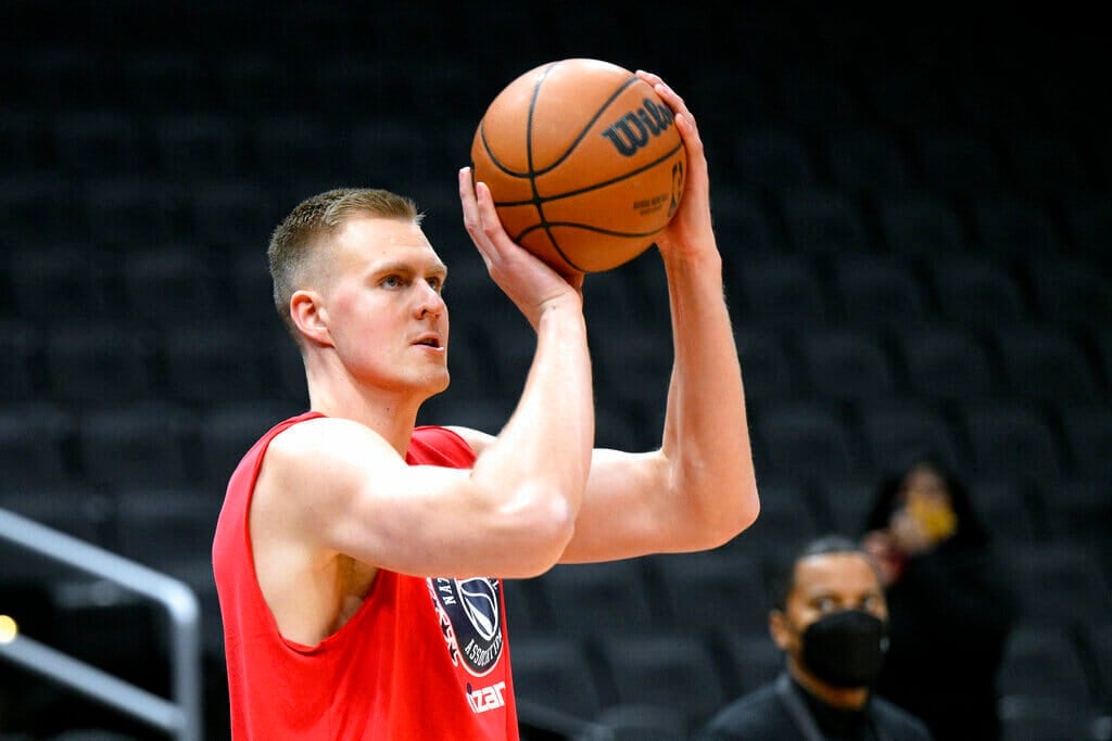 Kristaps Porzingis salió de los Dallas Mavericks antes de la fecha límite de cambios de NBA