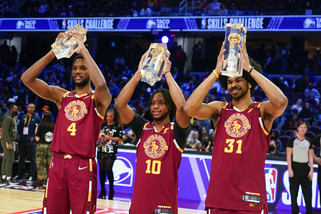 El tridente de Cavaliers se quedó con el trofeo de campeón en competencia de habilidades