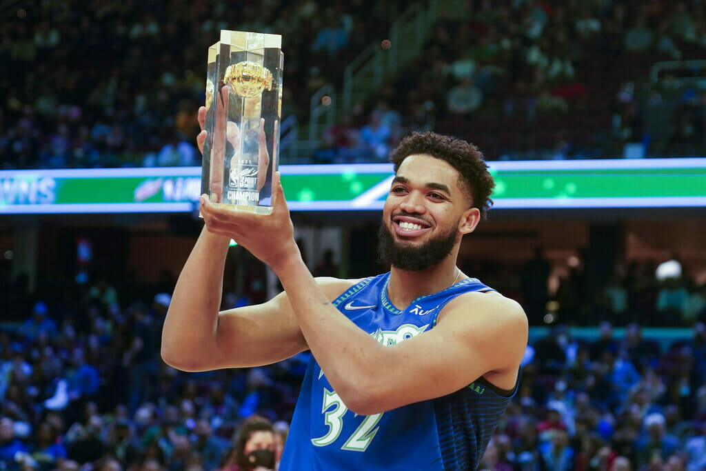 Karl-Anthony Towns hizo historia con su triunfo en concurso de triples