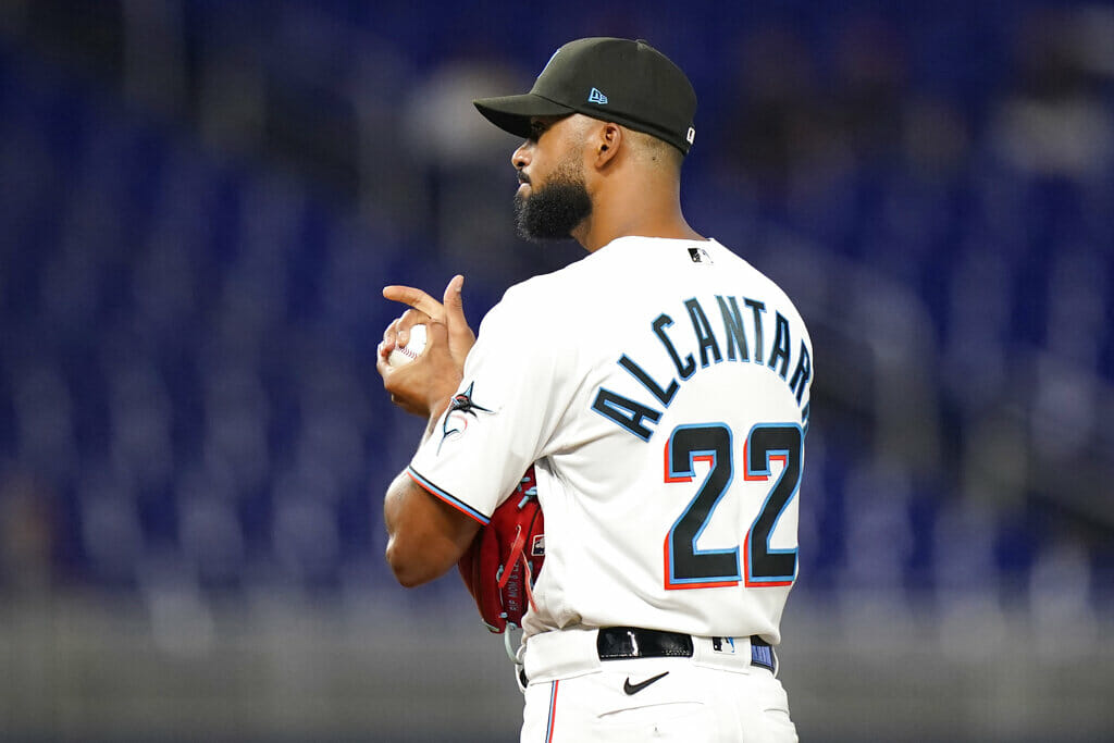 sandy alcantara miami marlins jugador de la semana