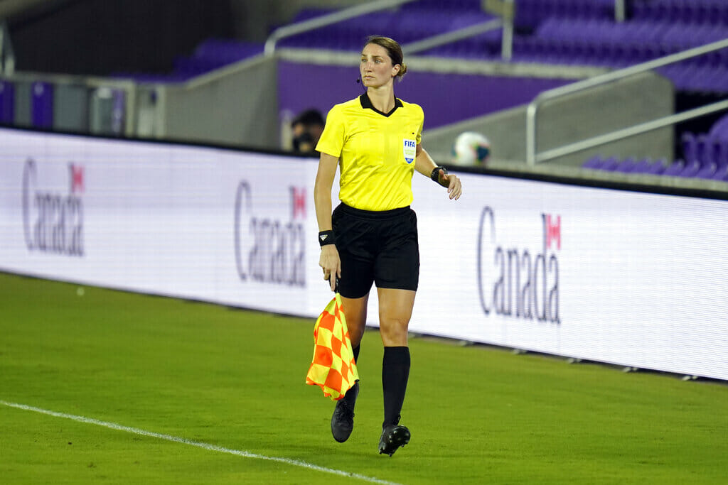 6 árbitros mujeres en Qatar 2022 - Kathryn Nesbitt