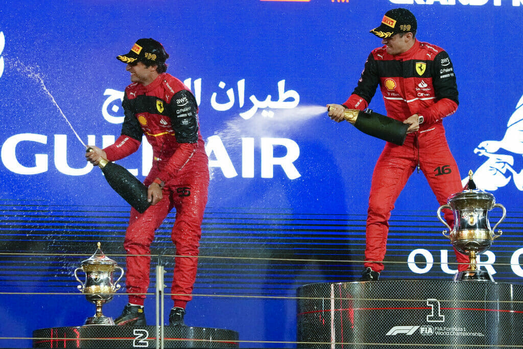 Charles Leclerc, Carlos Sainz Jr. - Carlos Sainz Jr. renueva contrato con Ferrari hasta 2024