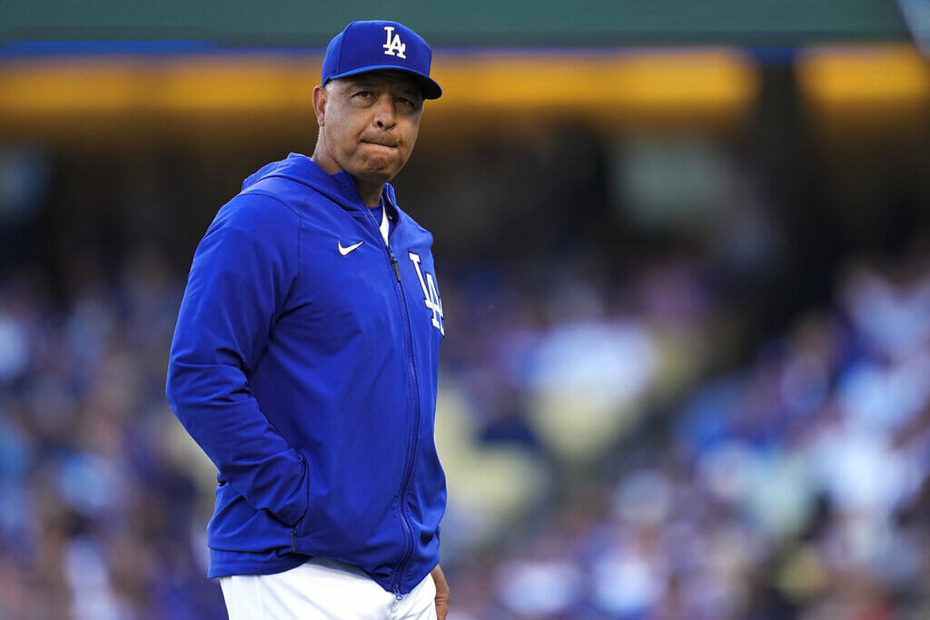 Dave Roberts - Dave Roberts renueva contrato por tres años con los Dodgers