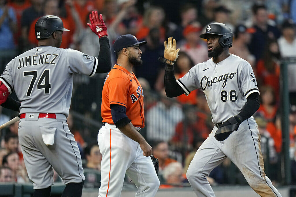 Luis Robert, Eloy Jimenez - Eloy Jimenez to miss at least two months of action with new injury