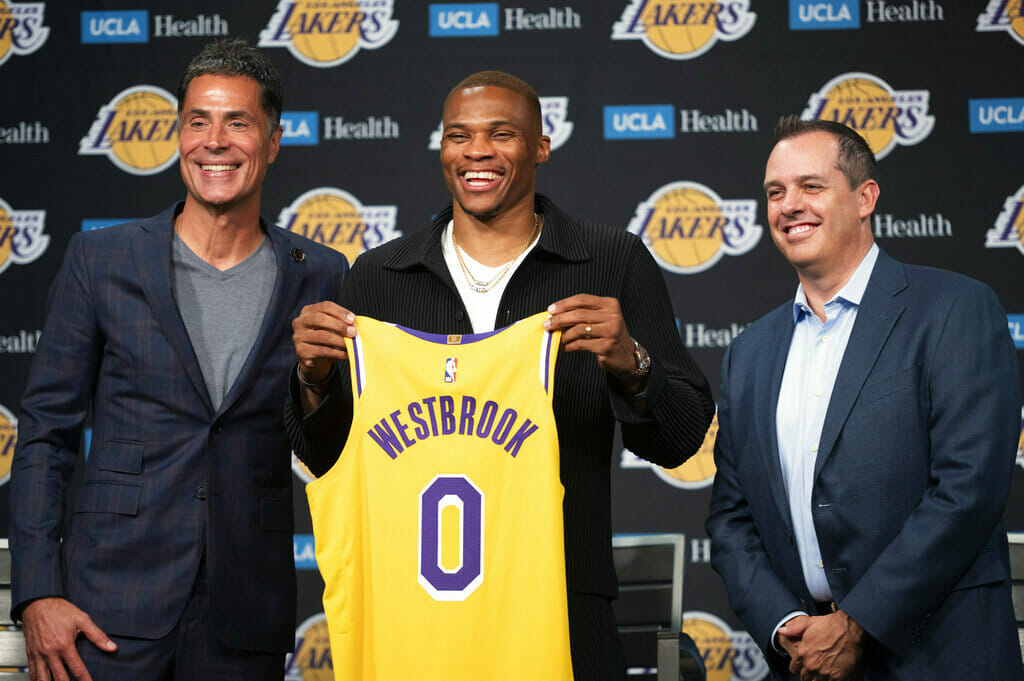 Frank Vogel, Rob Pelinka, Russell Westbrook - Frank Vogel será despedido a final de temporada por los Lakers