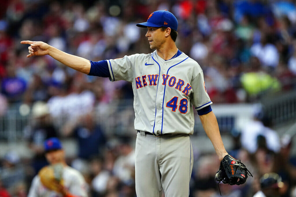 Jacob deGrom out indefinitely with fractured scapula