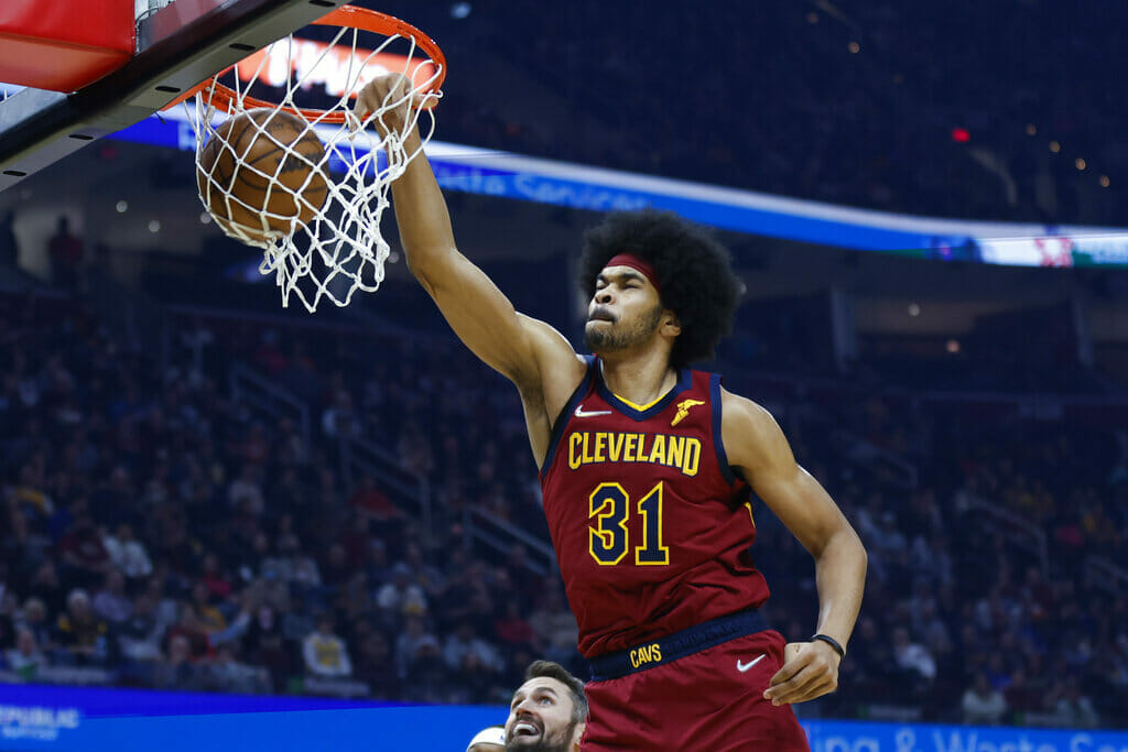 Jarrett Allen intentará volver con los Cavaliers en el partido decisivo del Play-In (2)