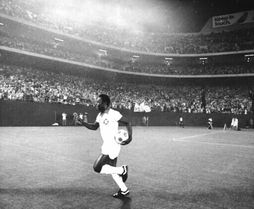 Latinos en el Salón de la Fama del fútbol estadounidense - Pelé