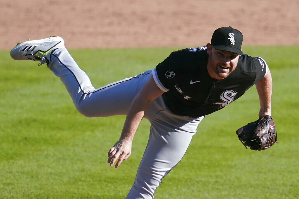 Liam Hendriks acusa a la MLB de tratarlos como idiotas