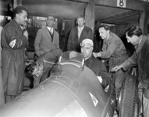 Mejores pilotos latinos en F1 - Juan Manuel Fangio