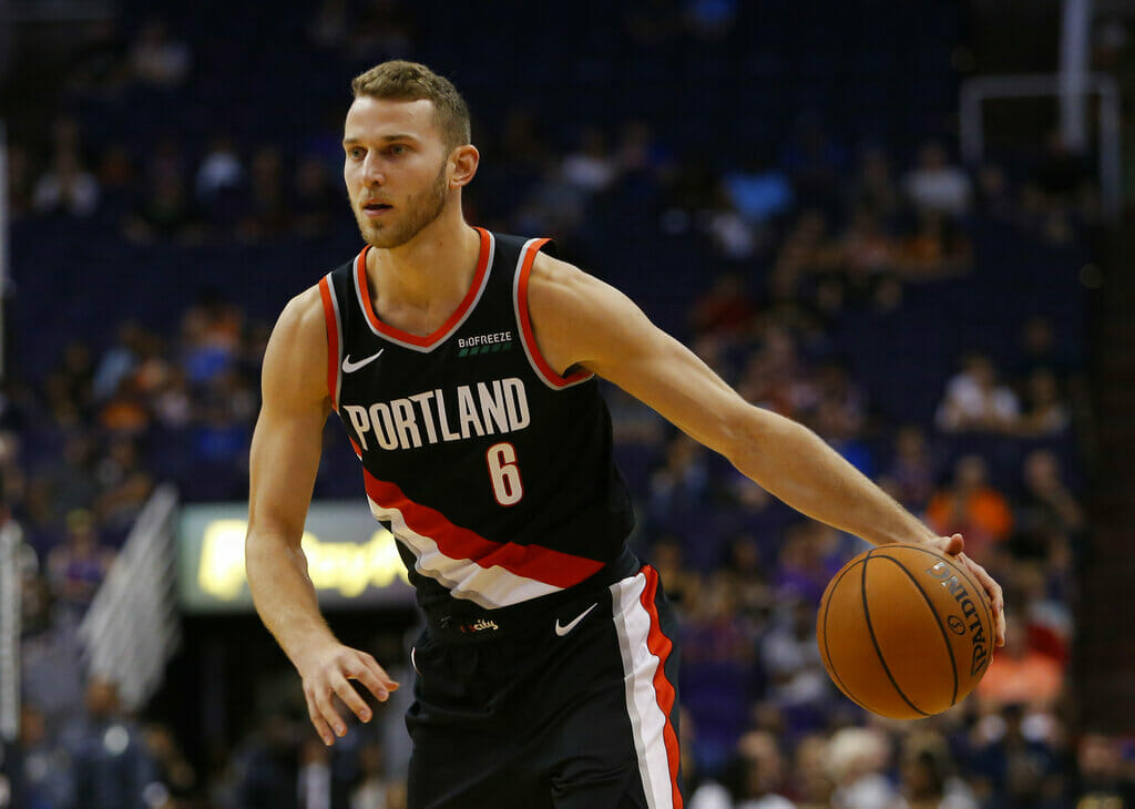 Nik Stauskas firma con los Boston Celtics