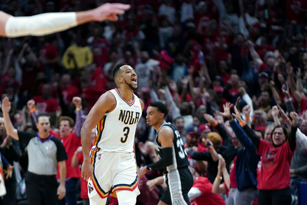 CJ McCollum - Atlanta y New Orleans avanzan en la segunda etapa del Play-In de la NBA