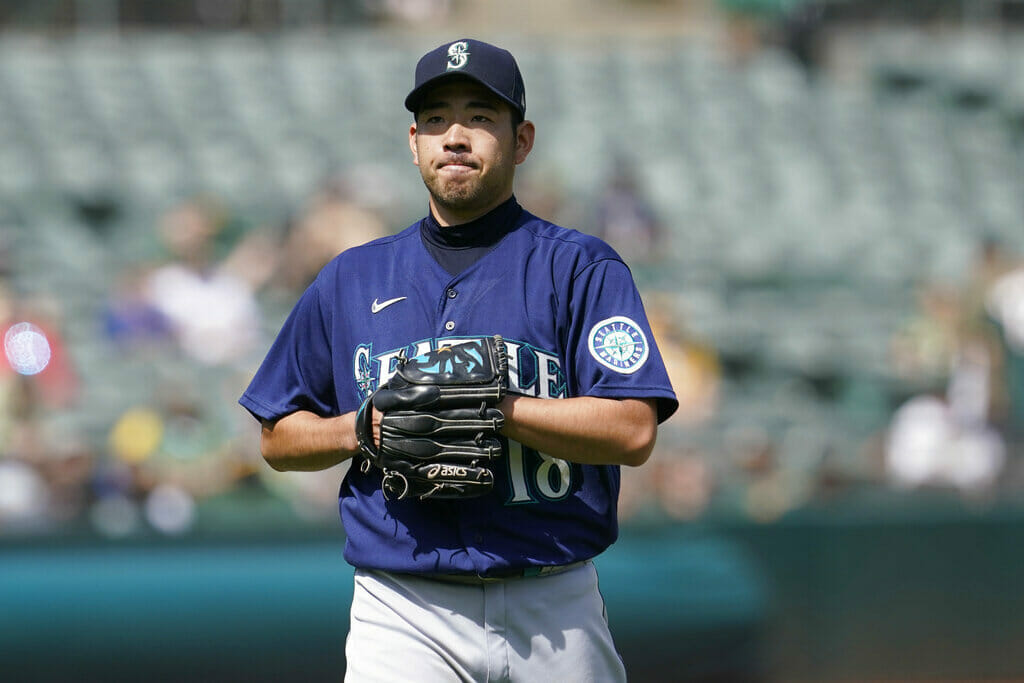 Yusei Kikuchi firma con los Toronto Blue Jays