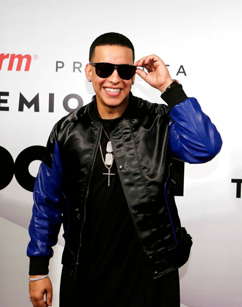 Uno de los mejores dúos de Romeo Santos +1: Daddy Yankee, Nicky Jam y Romeo Santos ganaron todo con Bella y Sensual. 