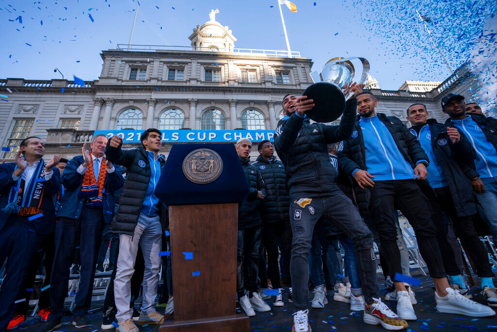 Ronny Deila and Efraín Juárez leave the MLS champion team