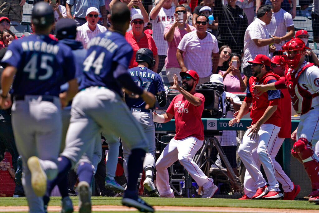 Angels and Mariners engaged in huge MLB brawl, suspensions now known