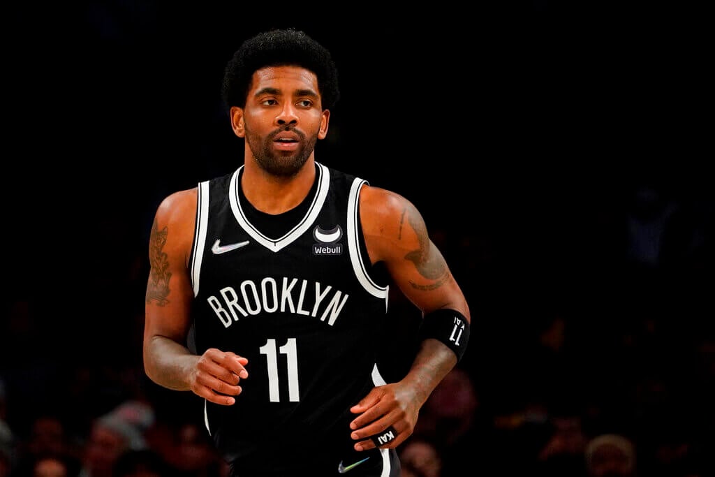 Lakers pujarán fuerte por los servicios de Kyrie Irving en agencia libre