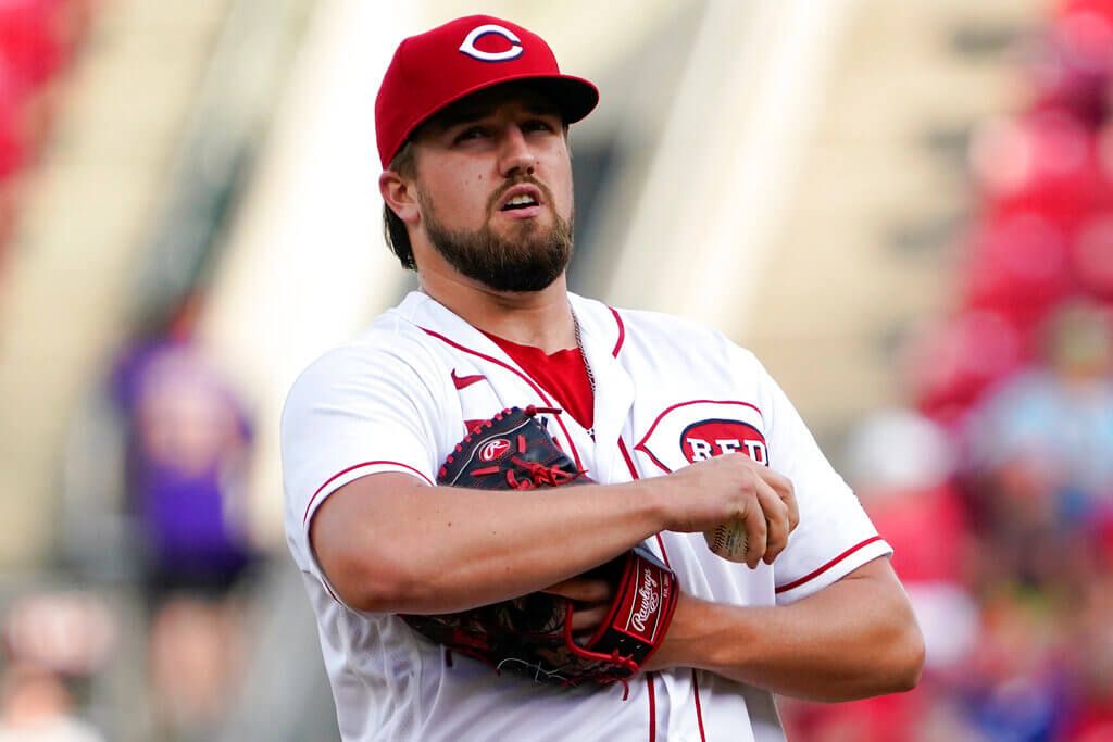 Reds vs Padres predictions picks betting odds for the game on May 2, 2023