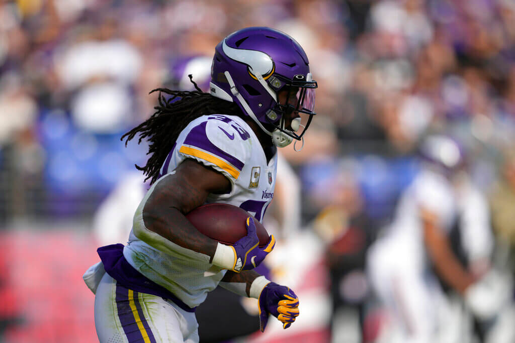 nfl 2022/23 lider de yardas por tierra dalvin cook