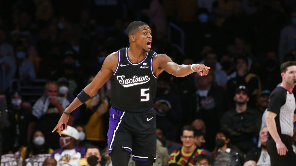 Kings vs Lakers pronóstico predicciones cuotas apuestas resultados pretemporada NBA 2022 