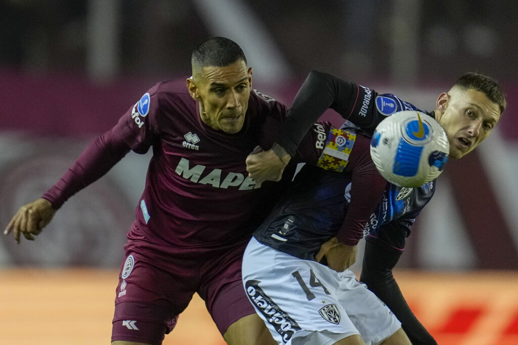 Forecast, predictions, odds and betting predictions for the match between Estudiantes vs Lanús in the 24th round of the Argentine Primera División.