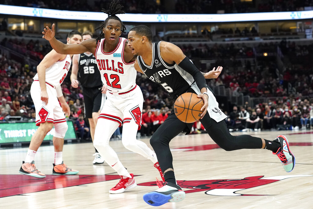 Bulls-vs-Spurs-Predicciones-probabilidades-apuestas-cuotas