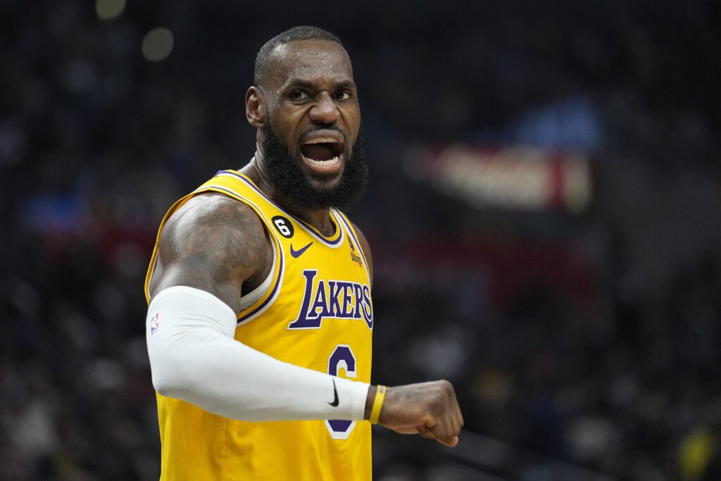 Predictions, odds and betting preview for NBA Kings vs Lakers game on November 11, 2022.