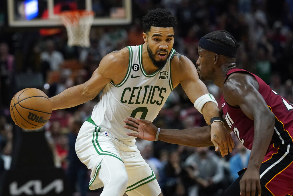 Heat vs Celtics pronostico predicciones cuotas apuestas previa NBA de 30 de noviembre de 2022