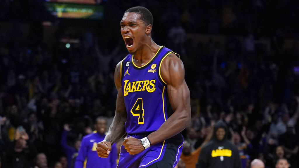 Lakers vs Suns pronostico predicciones cuotas apuestas previa NBA de 22 de noviembre de 2022