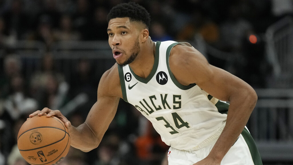 Mavericks vs Bucks pronóstico predicción cuotas previa apuestas NBA 27 de noviembre 2022