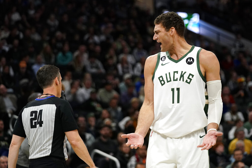 Mavericks vs Bucks pronóstico predicción cuotas previa apuestas NBA 27 de noviembre 2022