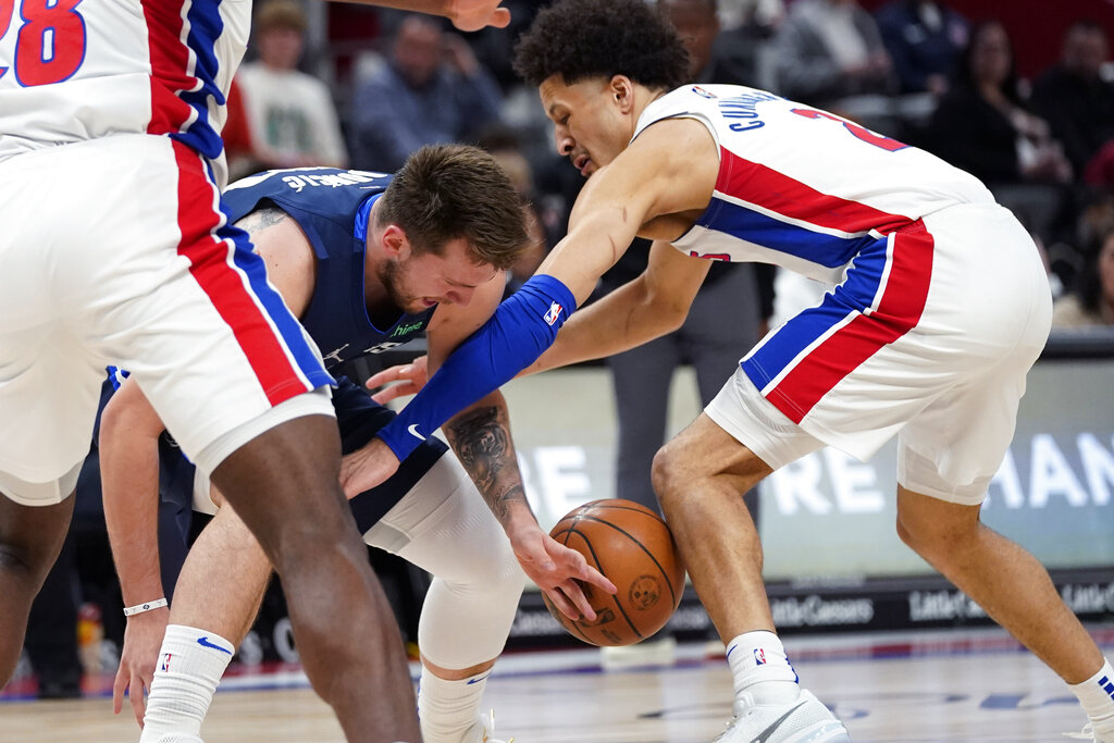 Mavericks vs Pistons pronostico predicciones cuotas apuestas previa NBA de 01 de diciembre de 2022