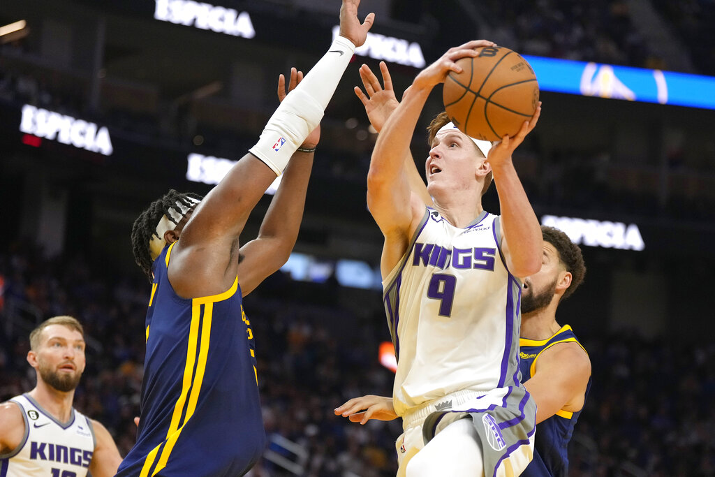 Sacramento-Kings-vs-Golden-State-Warriors-Predictions-Picks-Betting-Odds