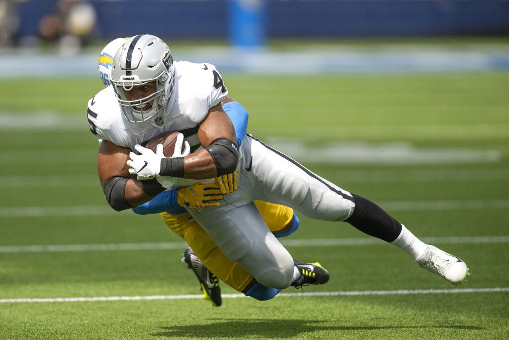 Chargers vs Raiders pronóstico predicción cuotas previa apuestas Semana 13 NFL 04 de diciembre 2022