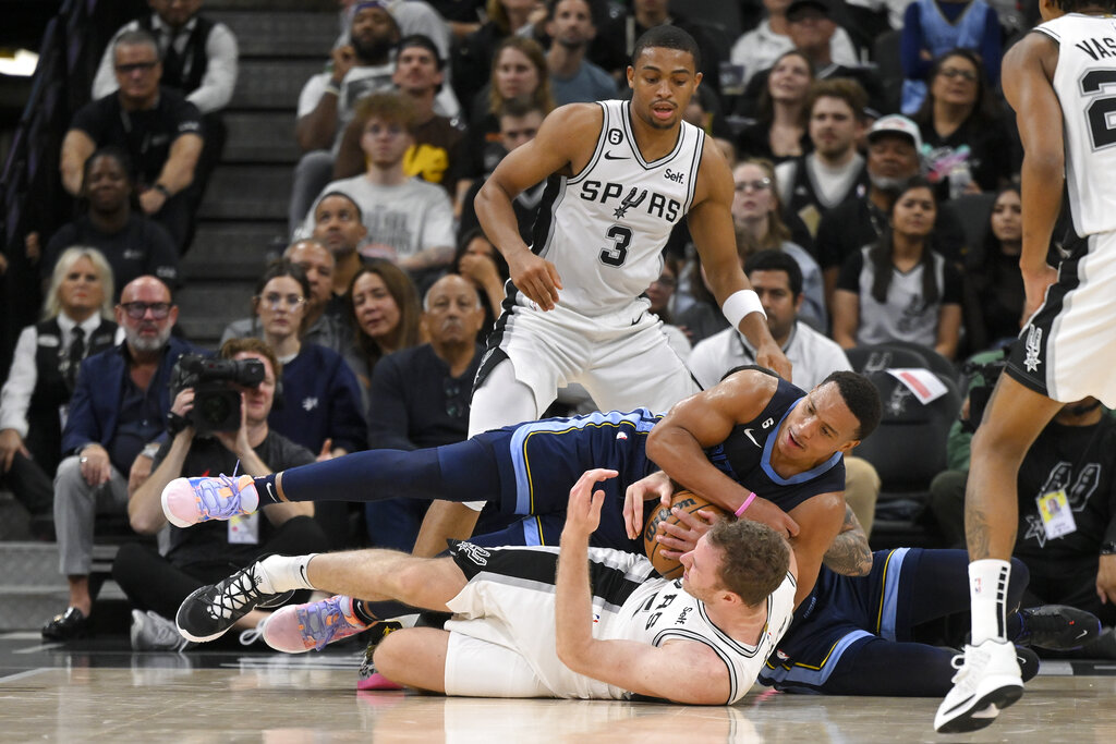 Spurs vs Trail Blazers pronóstico predicciones cuotas apuestas previa NBA 15 de noviembre de 2022