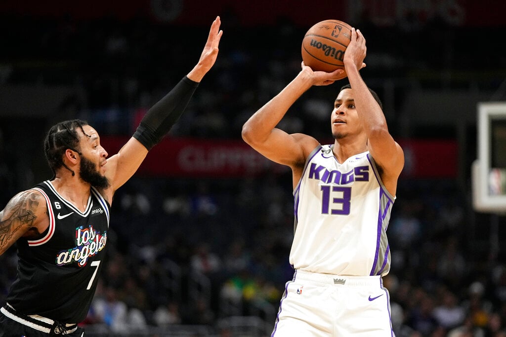 Kings vs Bucks predicciones pronóstico cuotas previa apuestas NBA 7 de diciembre 2022 