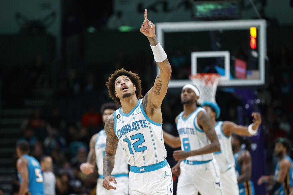 Hornets vs Nuggets predicciones pronóstico cuotas previa apuestas NBA 18 de diciembre 2022