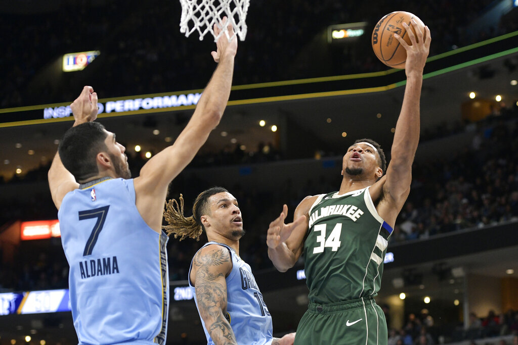 Bucks vs Pelicans predicciones pronóstico cuotas previa apuestas NBA 19 de diciembre 2022