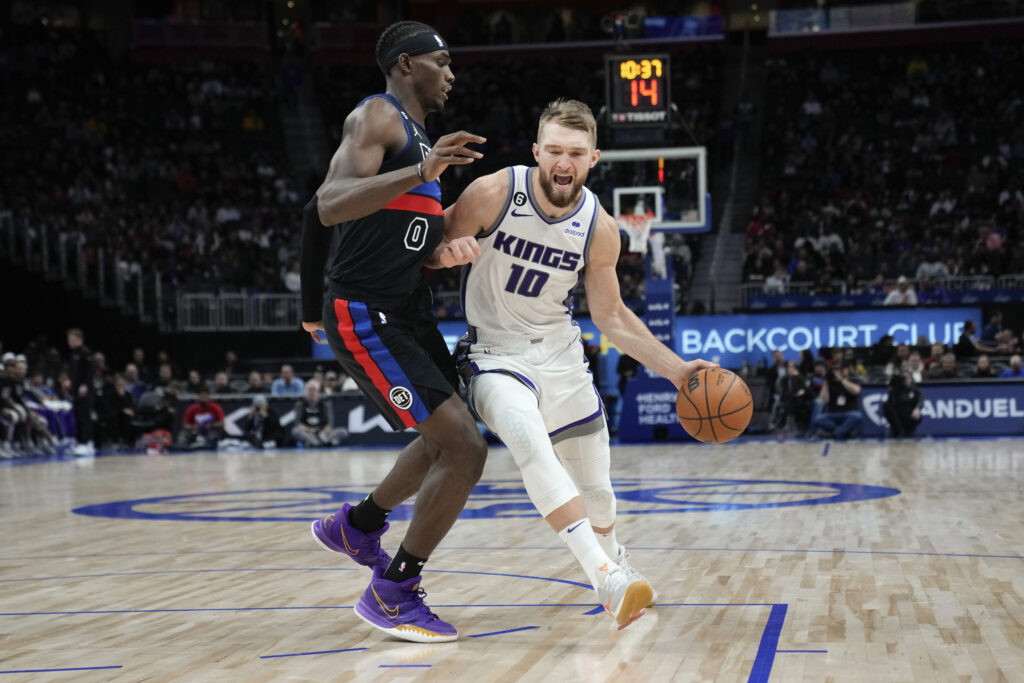 Hornets vs Kings  predicciones pronóstico cuotas previa de apuestas para el partido de la NBA el 19 de diciembre de 2022