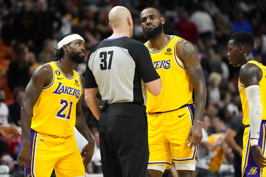 Lakers vs Hawks predicciones pronóstico cuotas previa apuestas NBA 30 de diciembre de 2022