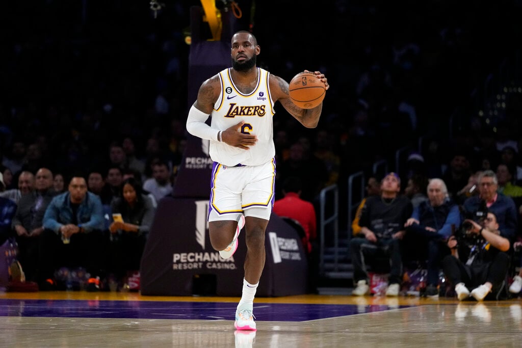 Lakers vs Magic pronóstico predicción cuotas previa apuestas NBA 27 de diciembre 2022