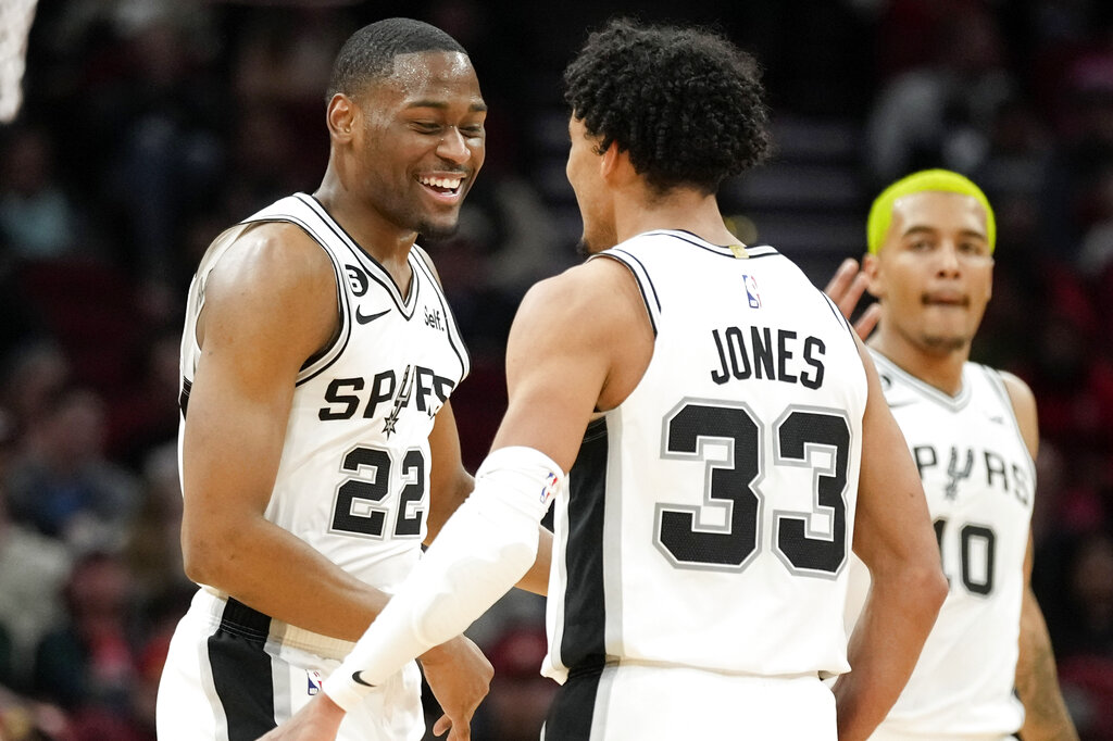 Spurs vs Thunder pronóstico predicción cuotas previa apuestas NBA 27 de diciembre 2022