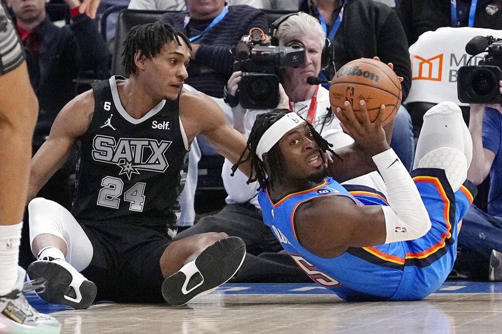 Suns vs Spurs pronostico predicciones cuotas apuestas previa NBA de 4 de diciembre de 2022