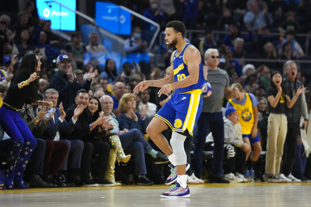 Warriors vs Bucks predicciones pronóstico cuotas previa apuestas NBA 13 de diciembre de 2022