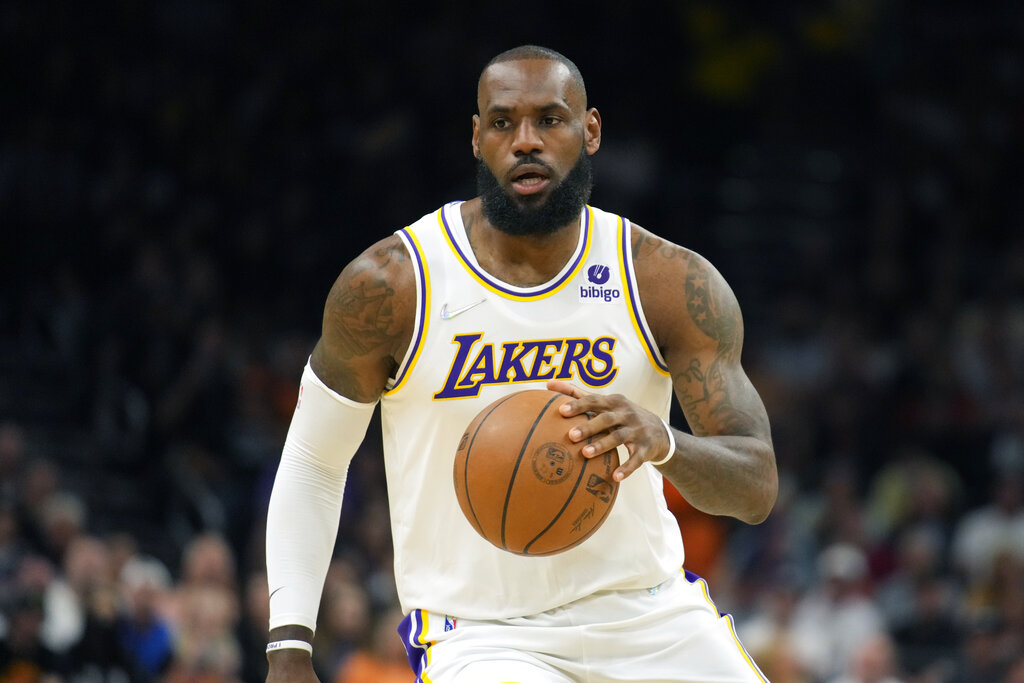 Lakers vs Mavericks pronostico prediccion cuotas previa apuestas nba 25 de diciembre de 2022