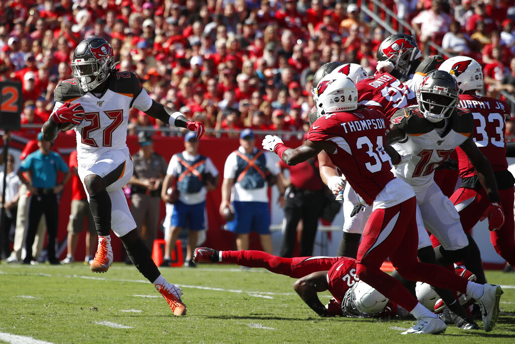 Buccaneers vs Cardinals pronóstico predicción cuotas previa Semana 16 NFL 25 de diciembre 2022