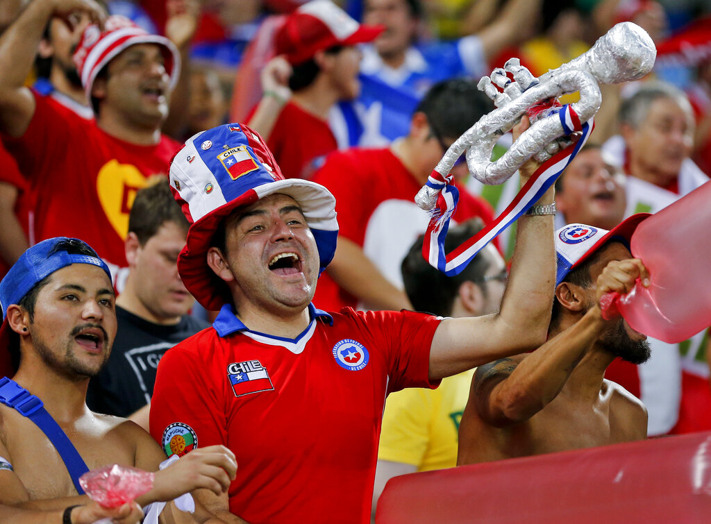 Who has the best soccer fans between Peru and Chile? The fans of Peru and Chile