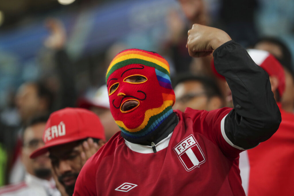 Who has the best soccer fans between Peru and Chile? The fans of Peru and Chile