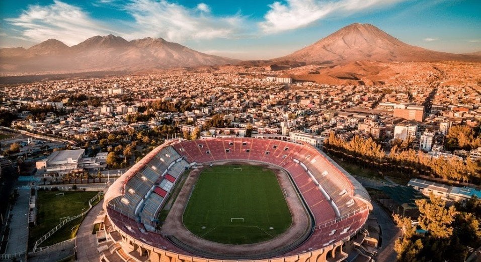 Los 5 mejores y más famosos estadios de fútbol en Perú Conoce todos los templos del fútbol peruano